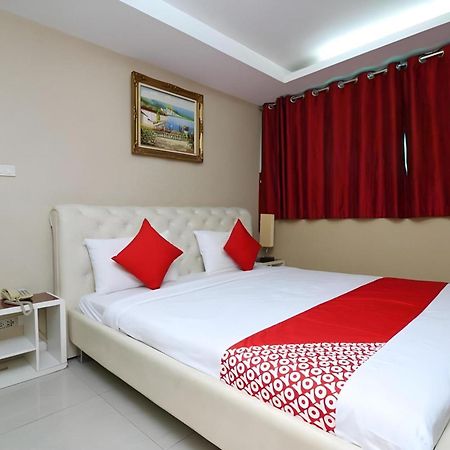 OYO 102 Diamond Residence Silom Banguecoque Exterior foto