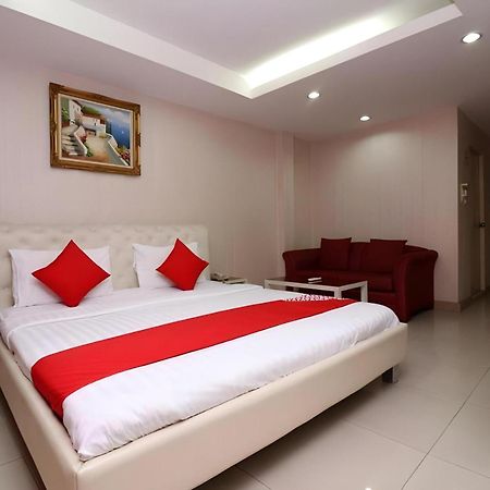 OYO 102 Diamond Residence Silom Banguecoque Exterior foto