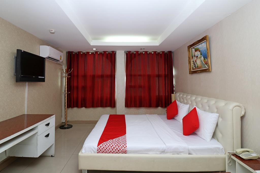 OYO 102 Diamond Residence Silom Banguecoque Exterior foto