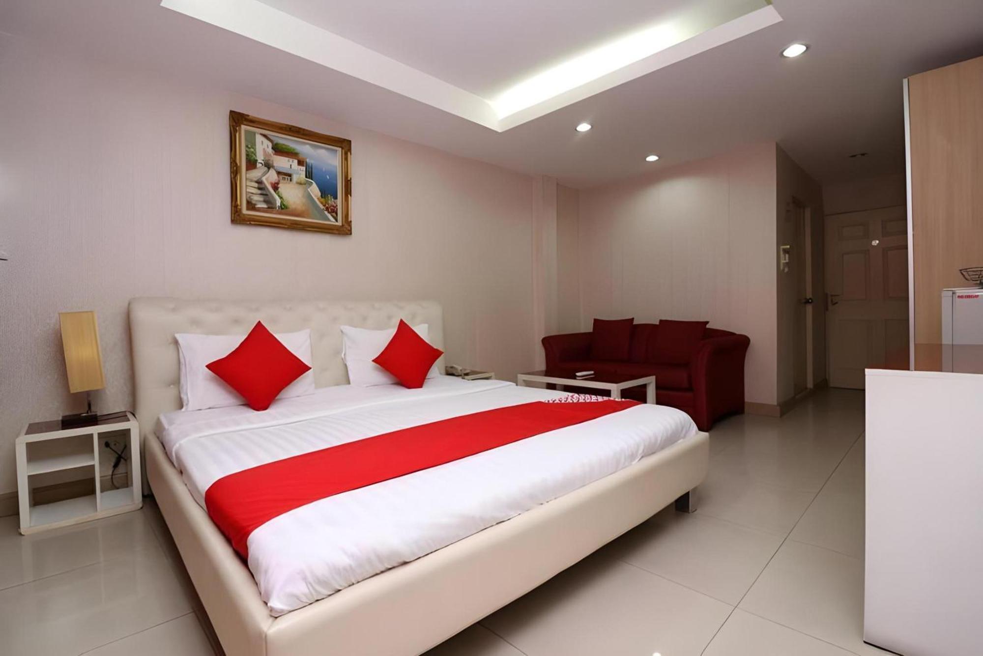 OYO 102 Diamond Residence Silom Banguecoque Exterior foto
