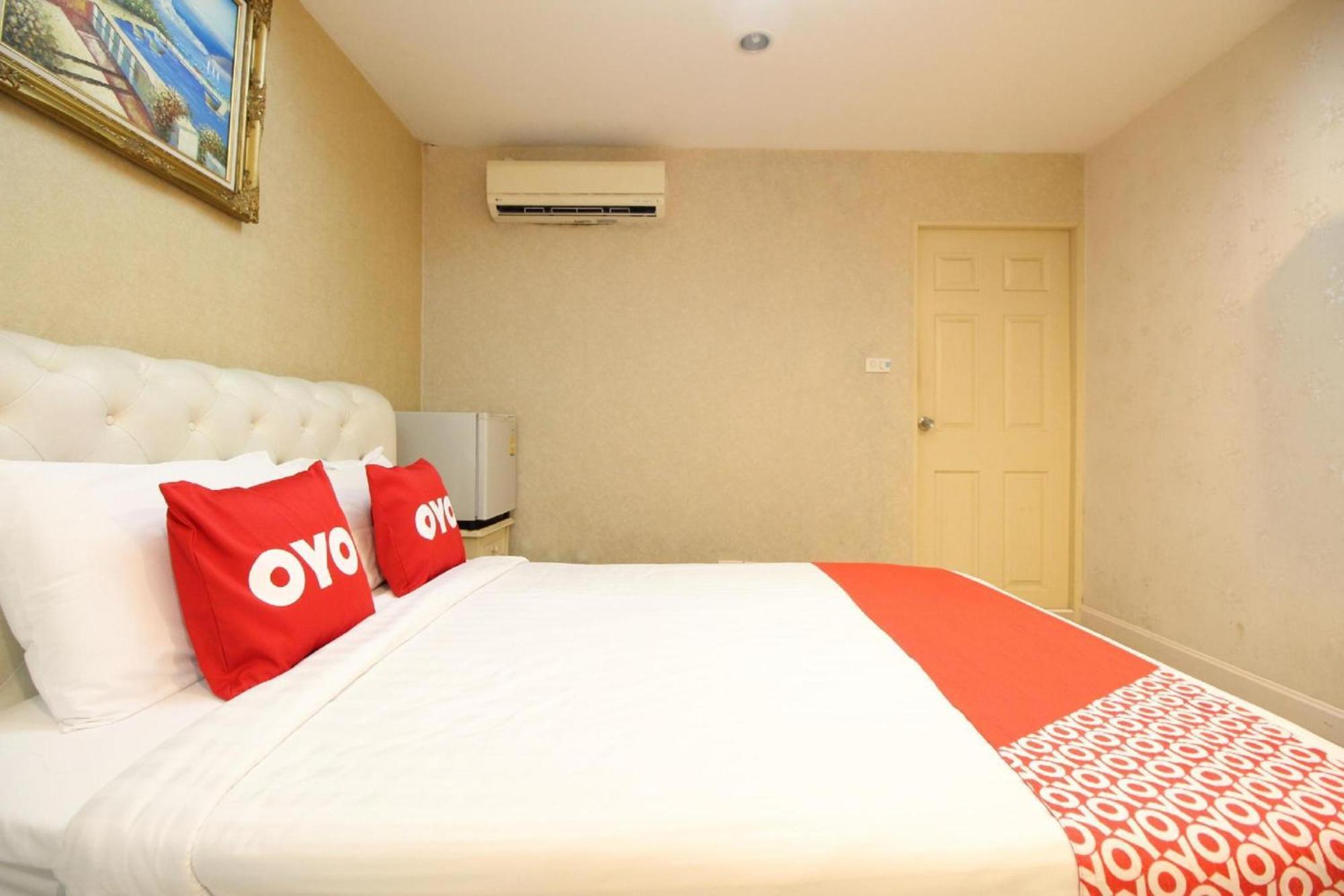 OYO 102 Diamond Residence Silom Banguecoque Exterior foto