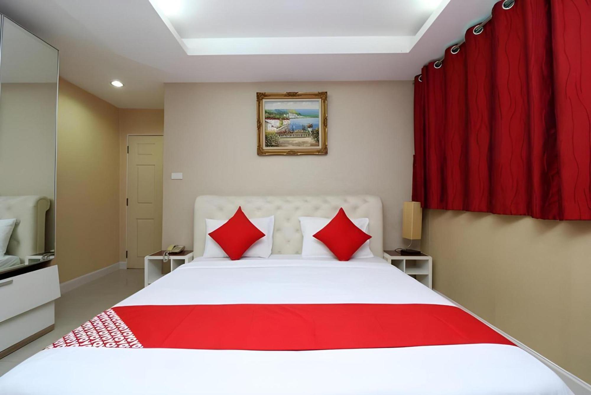 OYO 102 Diamond Residence Silom Banguecoque Exterior foto