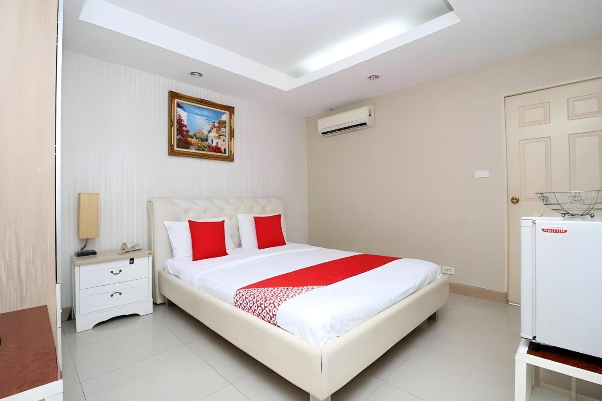 OYO 102 Diamond Residence Silom Banguecoque Exterior foto