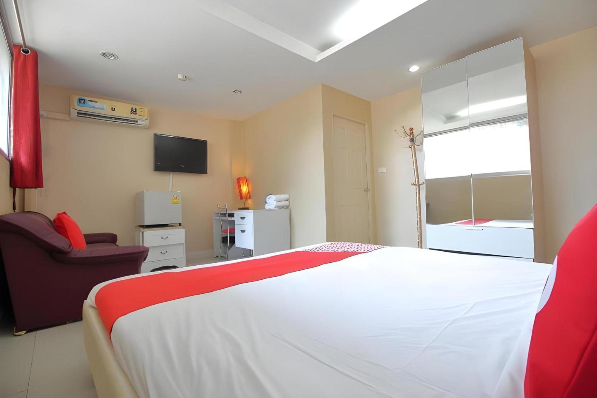 OYO 102 Diamond Residence Silom Banguecoque Exterior foto