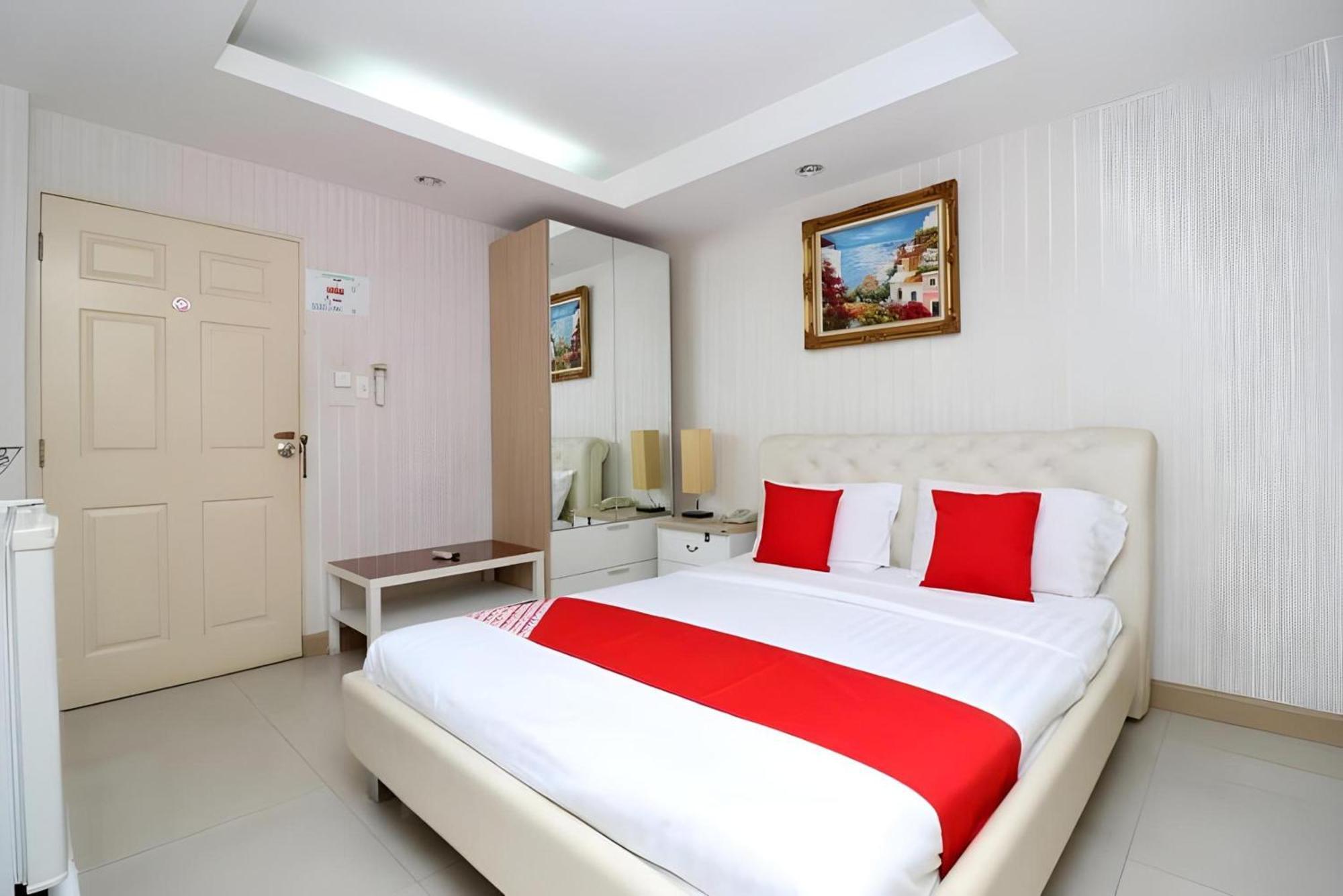 OYO 102 Diamond Residence Silom Banguecoque Exterior foto