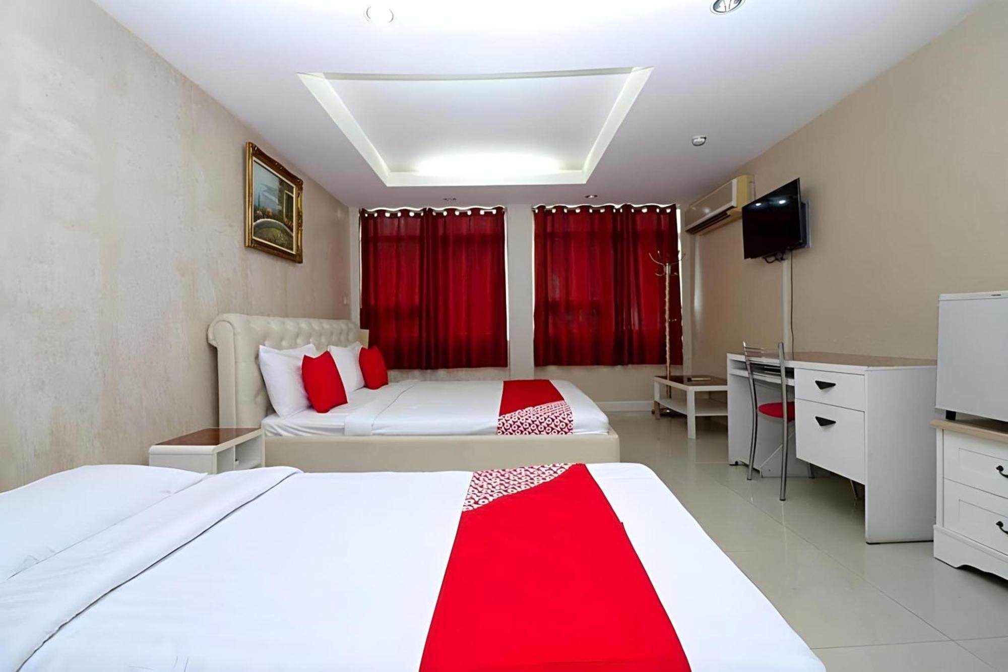 OYO 102 Diamond Residence Silom Banguecoque Exterior foto