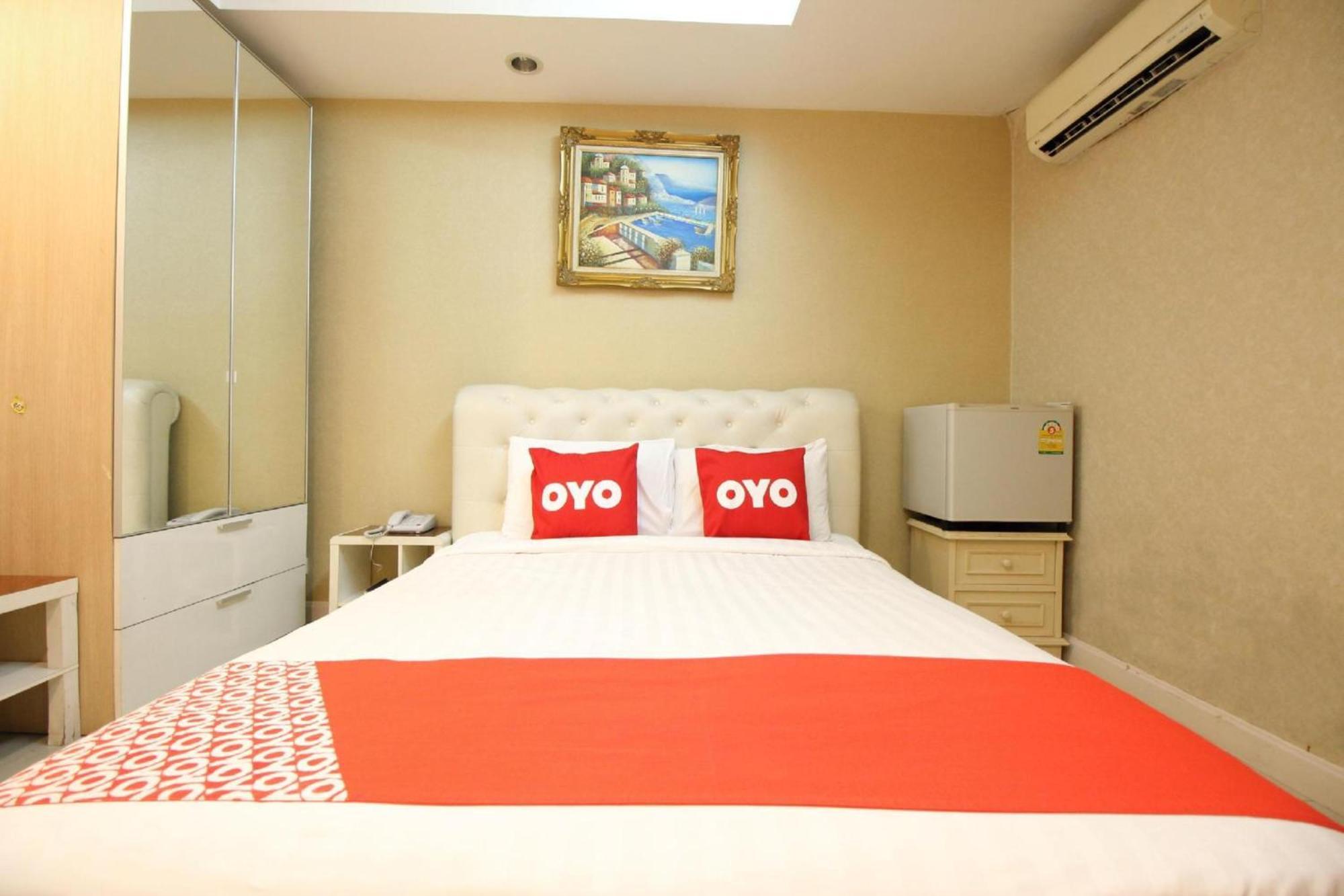 OYO 102 Diamond Residence Silom Banguecoque Exterior foto