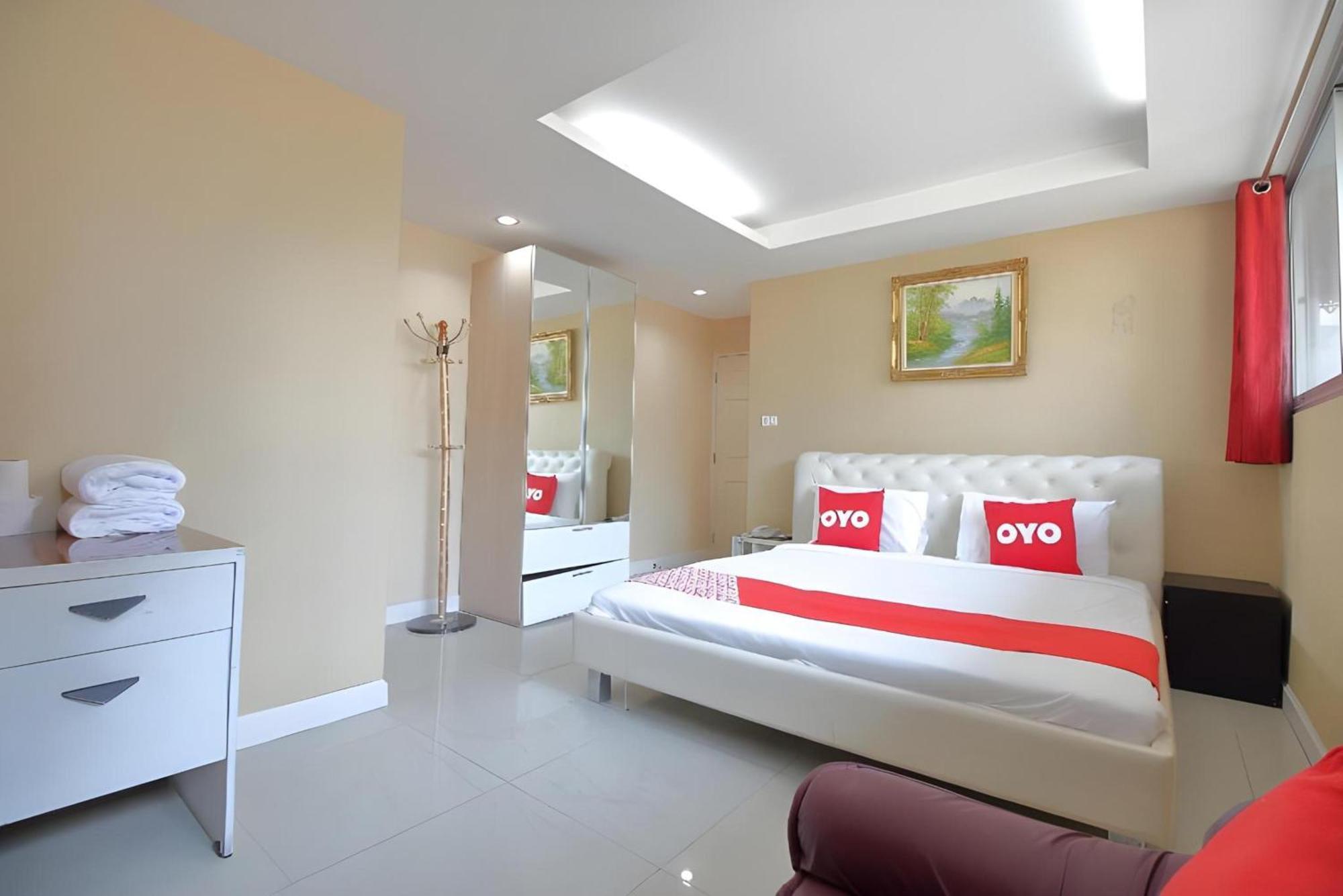 OYO 102 Diamond Residence Silom Banguecoque Exterior foto