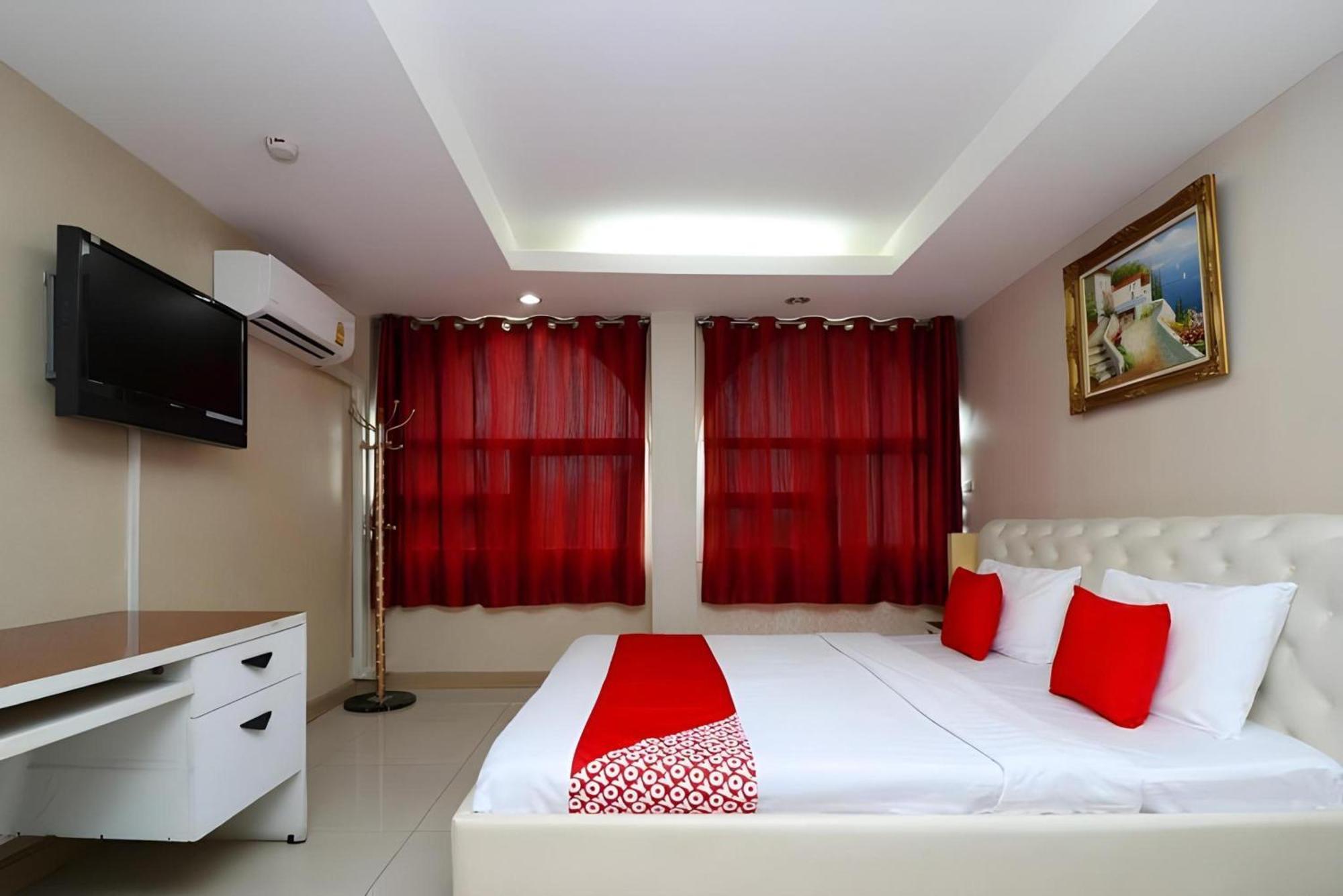 OYO 102 Diamond Residence Silom Banguecoque Exterior foto