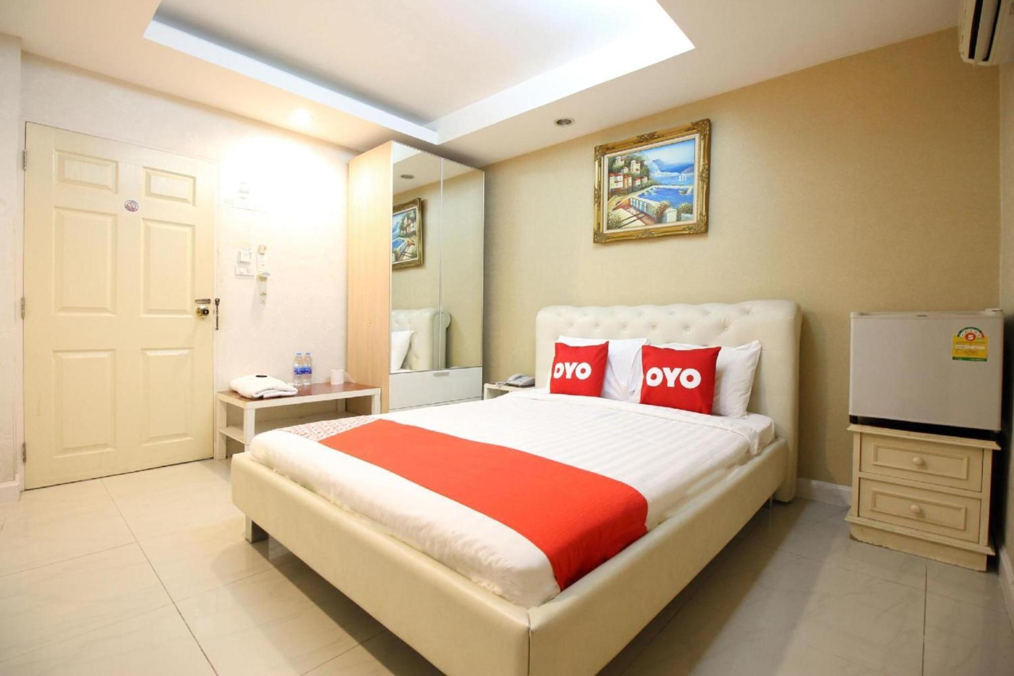 OYO 102 Diamond Residence Silom Banguecoque Exterior foto