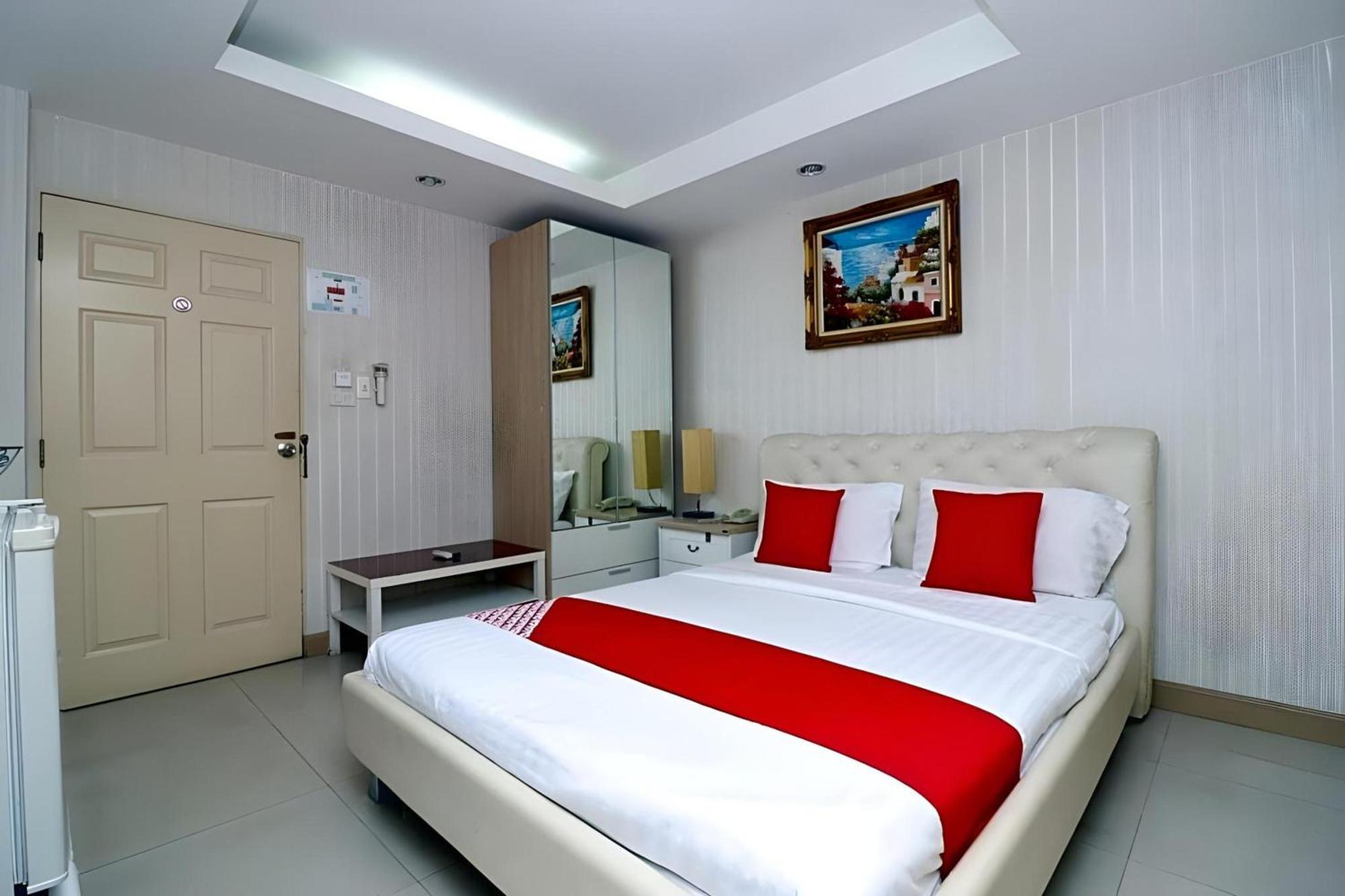 OYO 102 Diamond Residence Silom Banguecoque Exterior foto