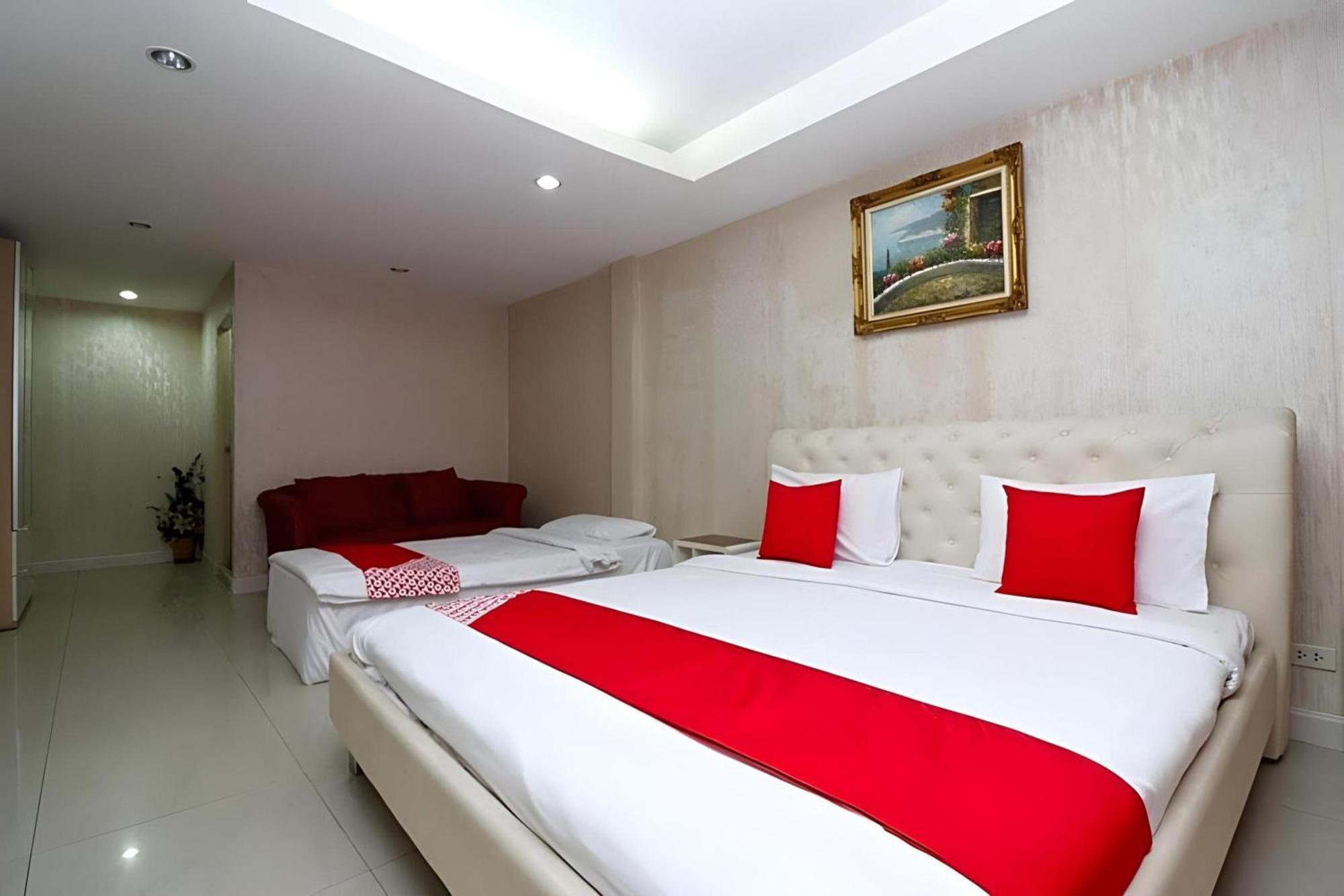 OYO 102 Diamond Residence Silom Banguecoque Exterior foto