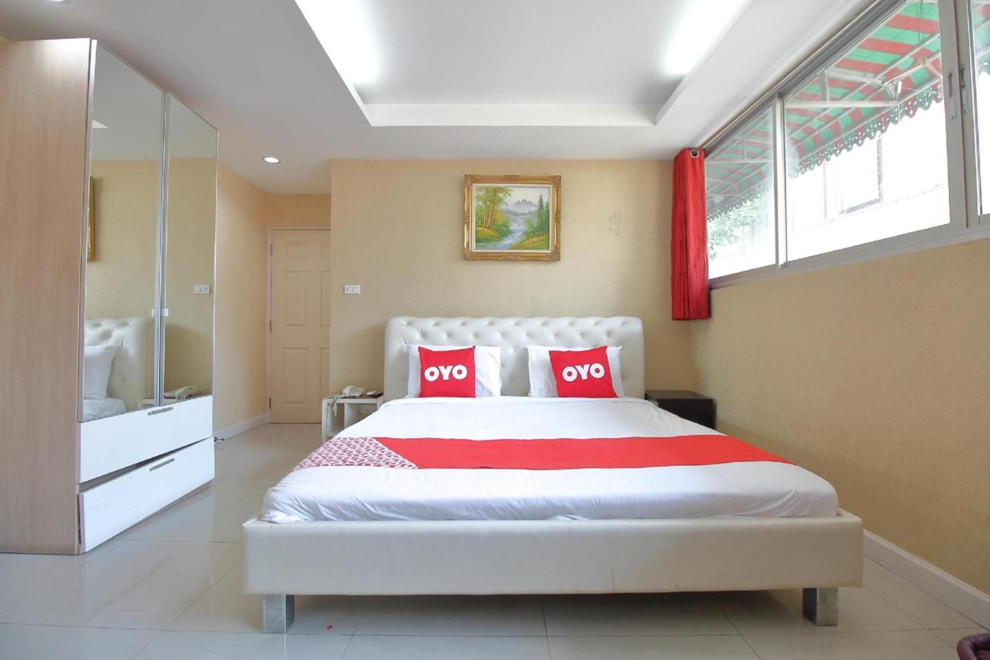 OYO 102 Diamond Residence Silom Banguecoque Exterior foto