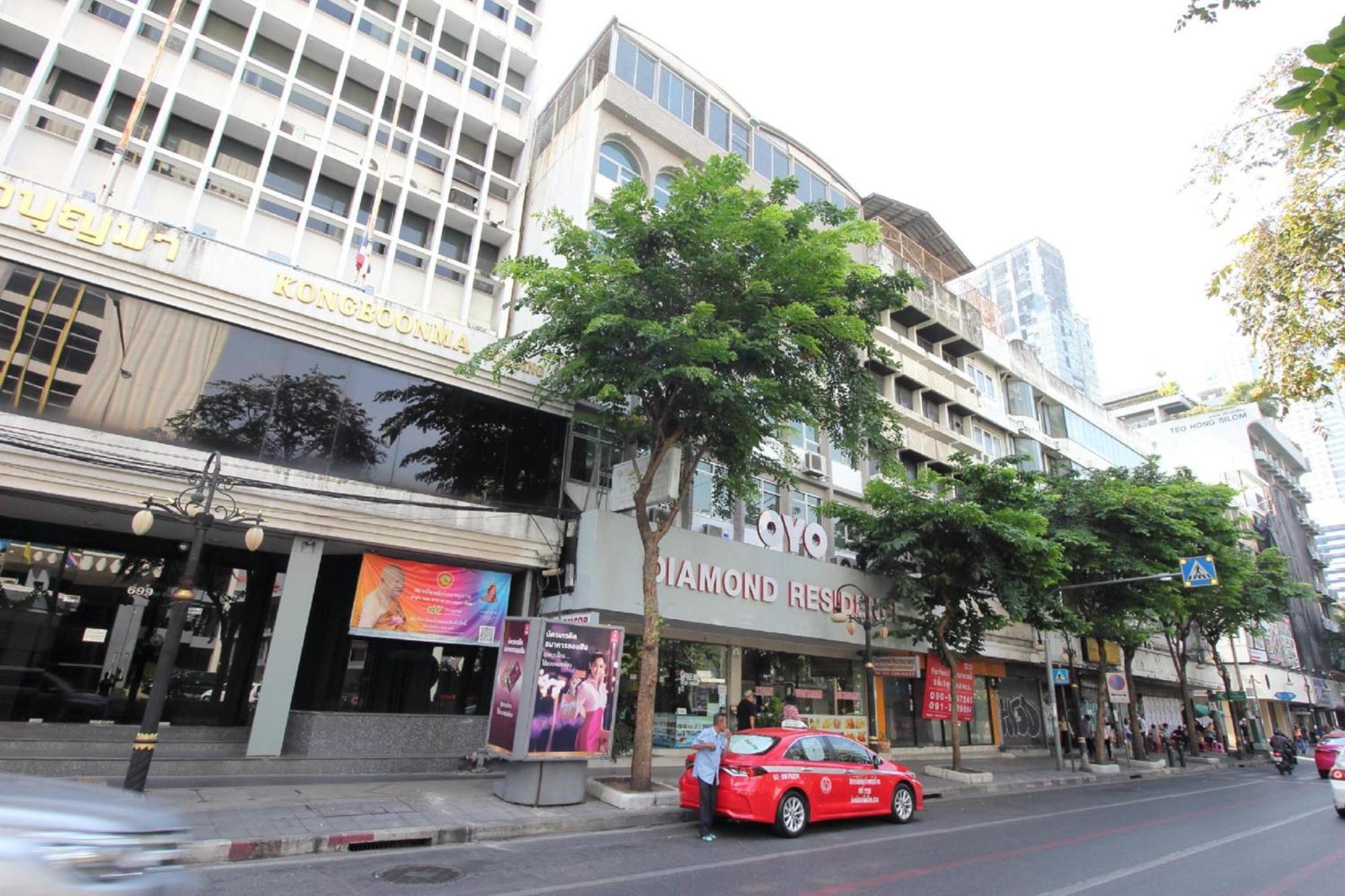 OYO 102 Diamond Residence Silom Banguecoque Exterior foto