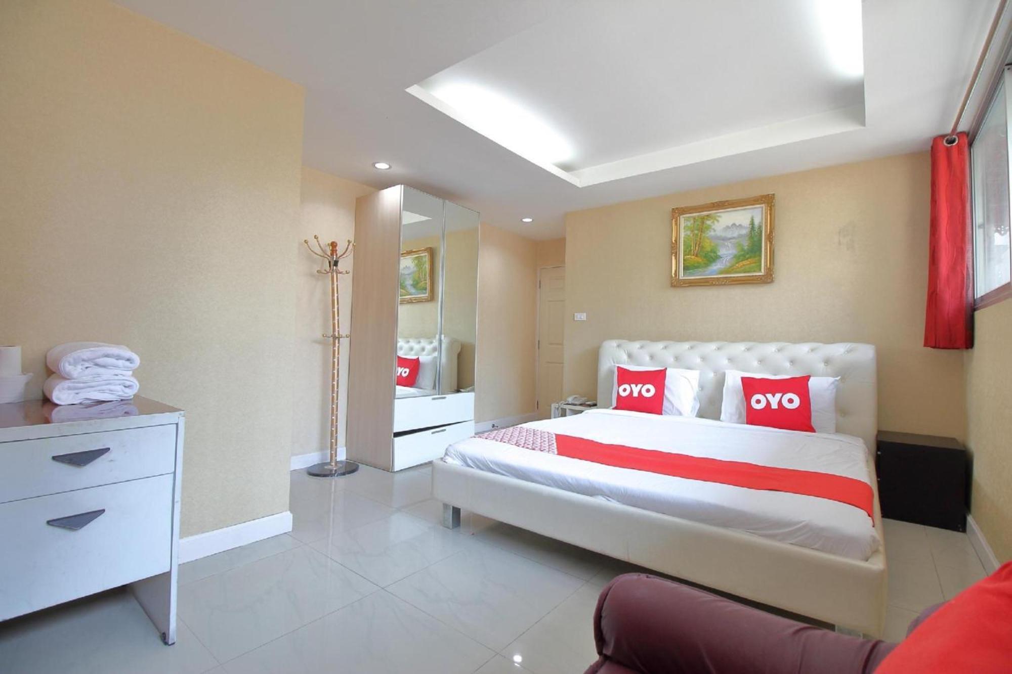OYO 102 Diamond Residence Silom Banguecoque Exterior foto