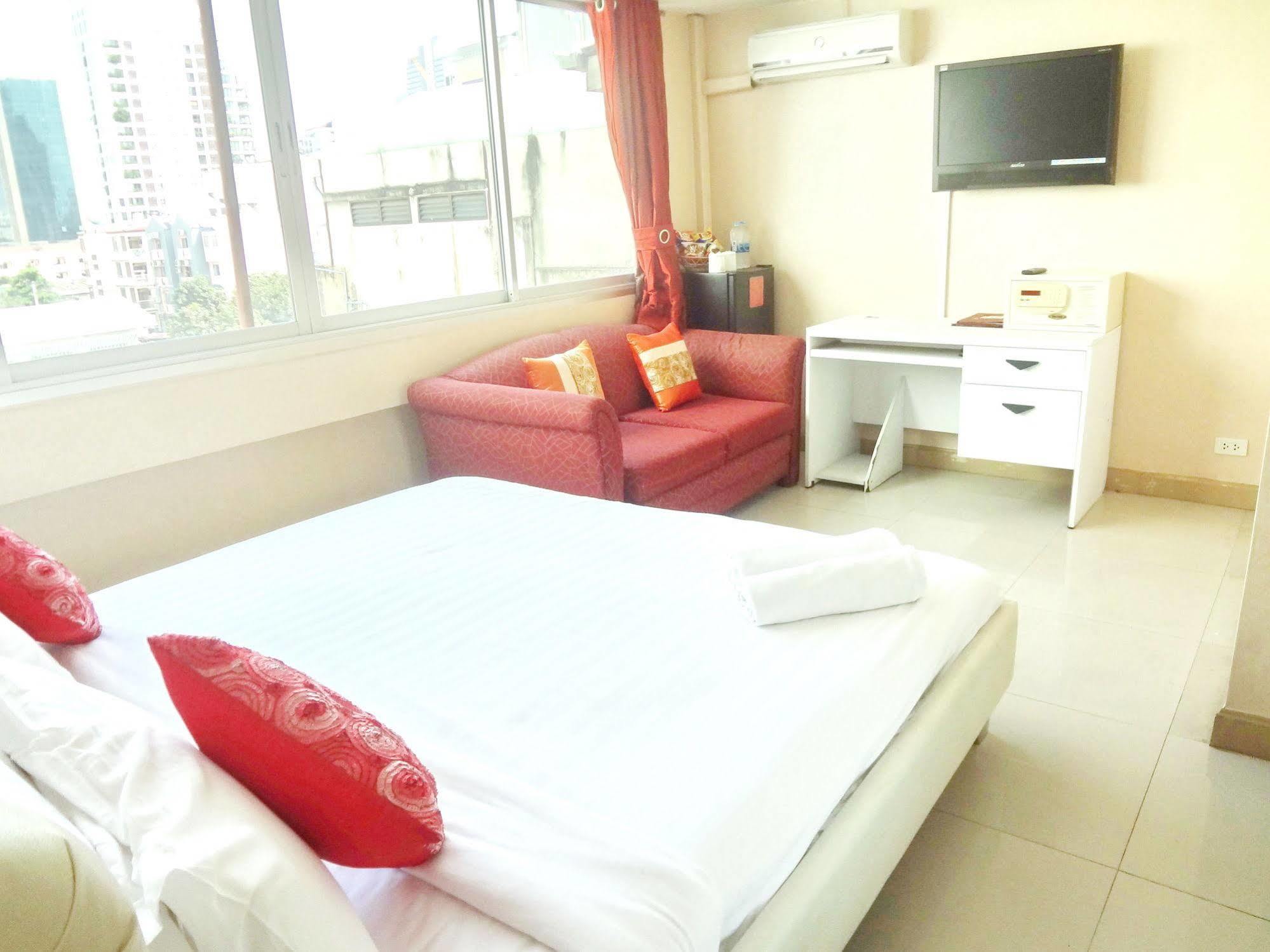 OYO 102 Diamond Residence Silom Banguecoque Exterior foto