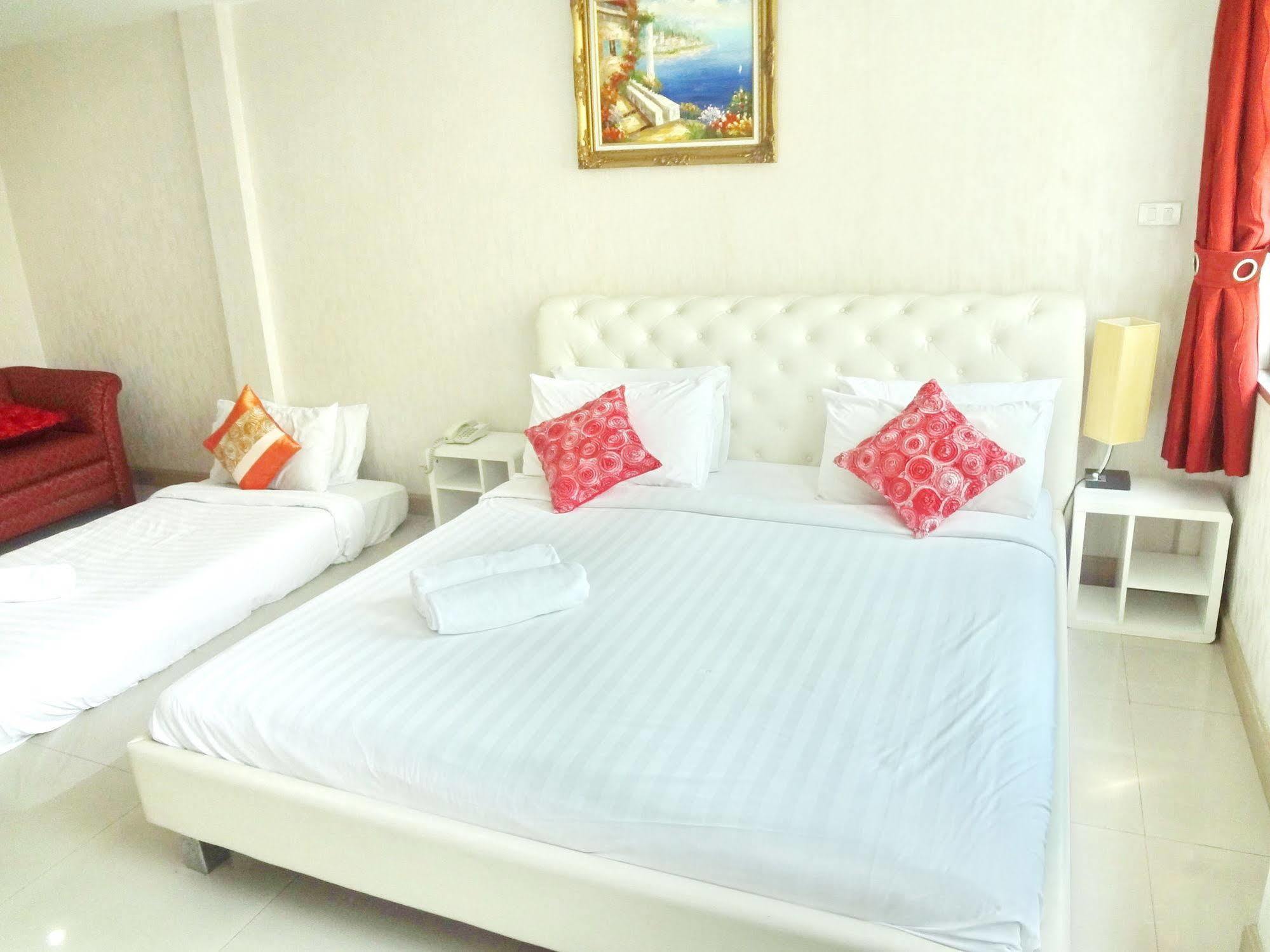 OYO 102 Diamond Residence Silom Banguecoque Exterior foto